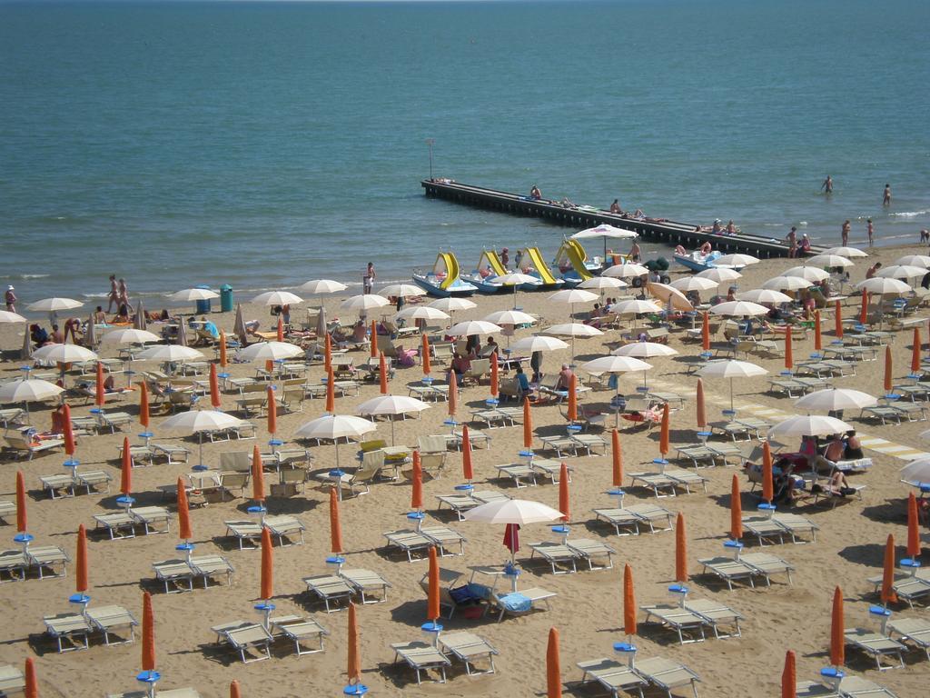Hotel Silva Frontemare Лидо-ди-Езоло Экстерьер фото
