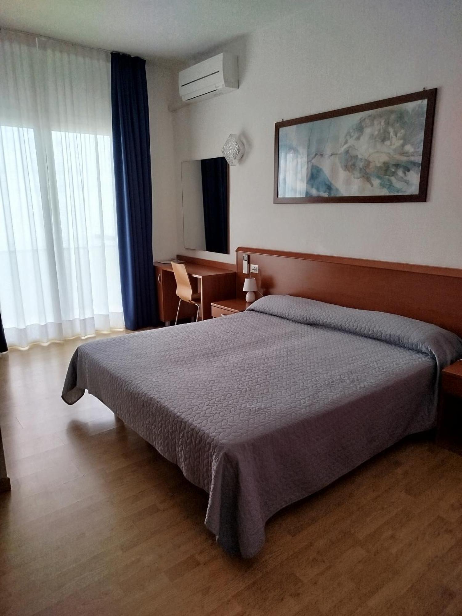 Hotel Silva Frontemare Лидо-ди-Езоло Экстерьер фото